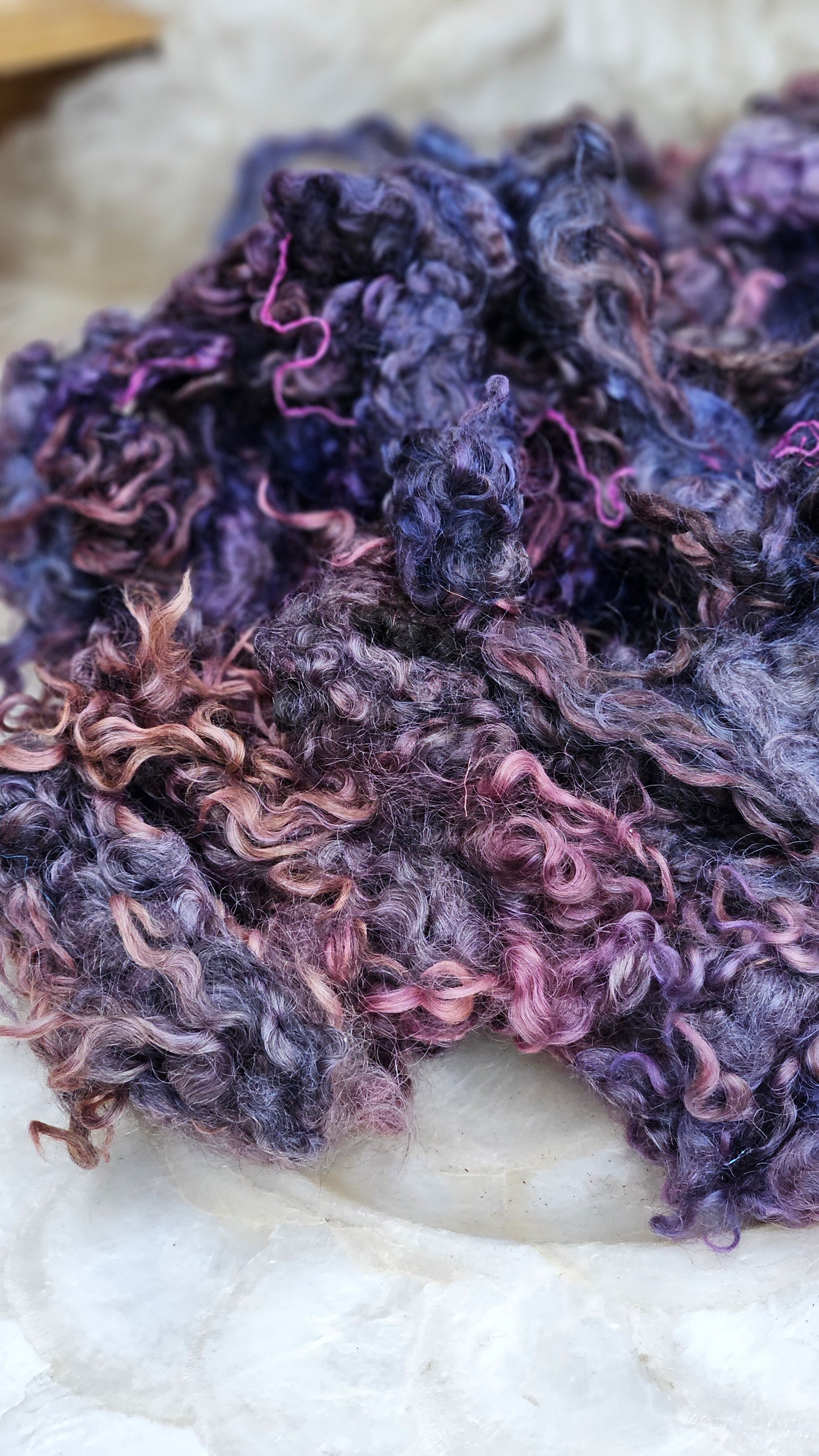 HEMINGWAY - hand-dyed Cotswold lamb longwool locks (SE2SE Livestock Conservancy Breed) - 5 oz | 142 g