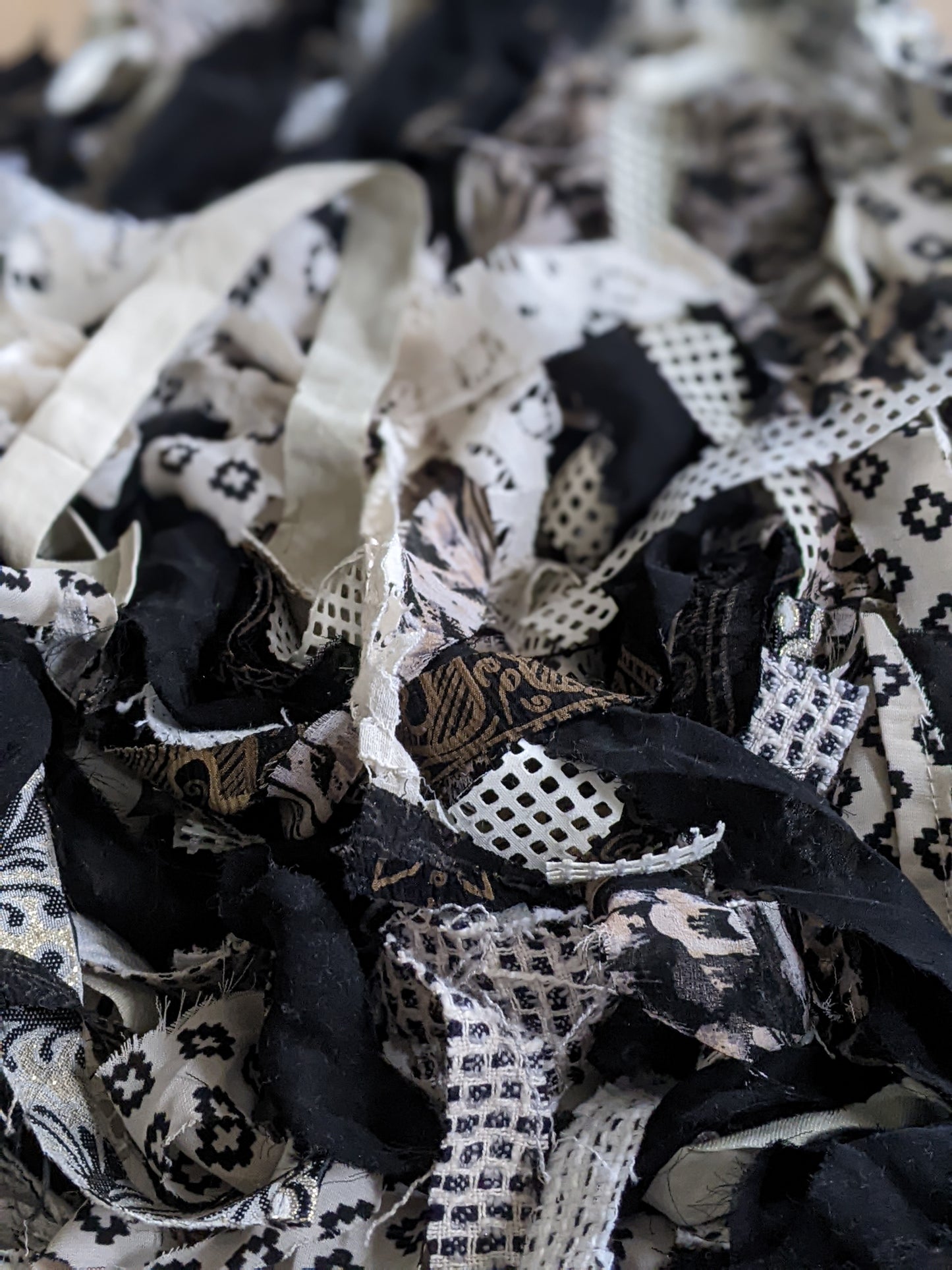 BLACK & WHITE - hand-cut ribbons from recycled fast fashion for weaving - 6 oz | 170 g