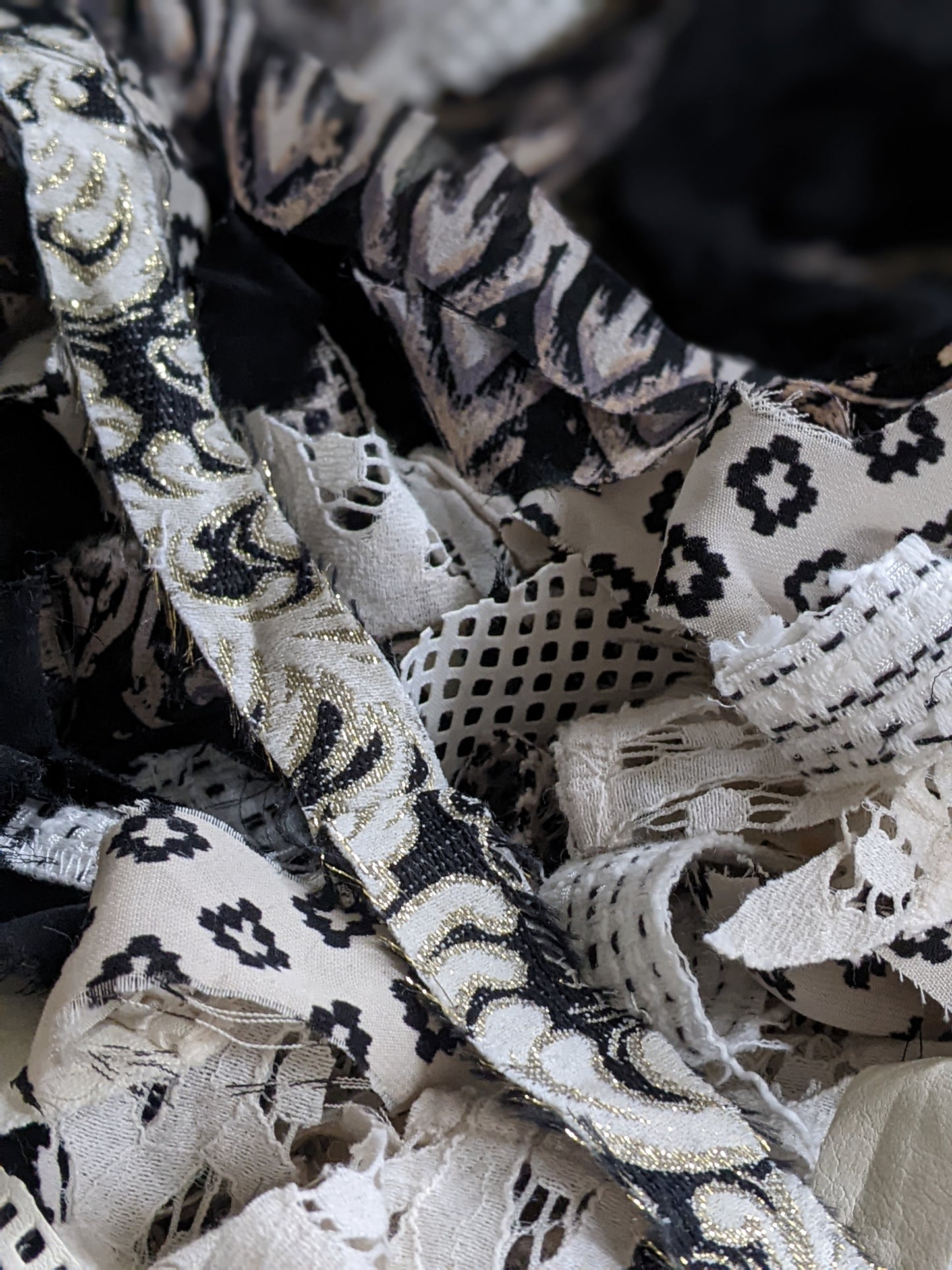 BLACK & WHITE - hand-cut ribbons from recycled fast fashion for weaving - 6 oz | 170 g