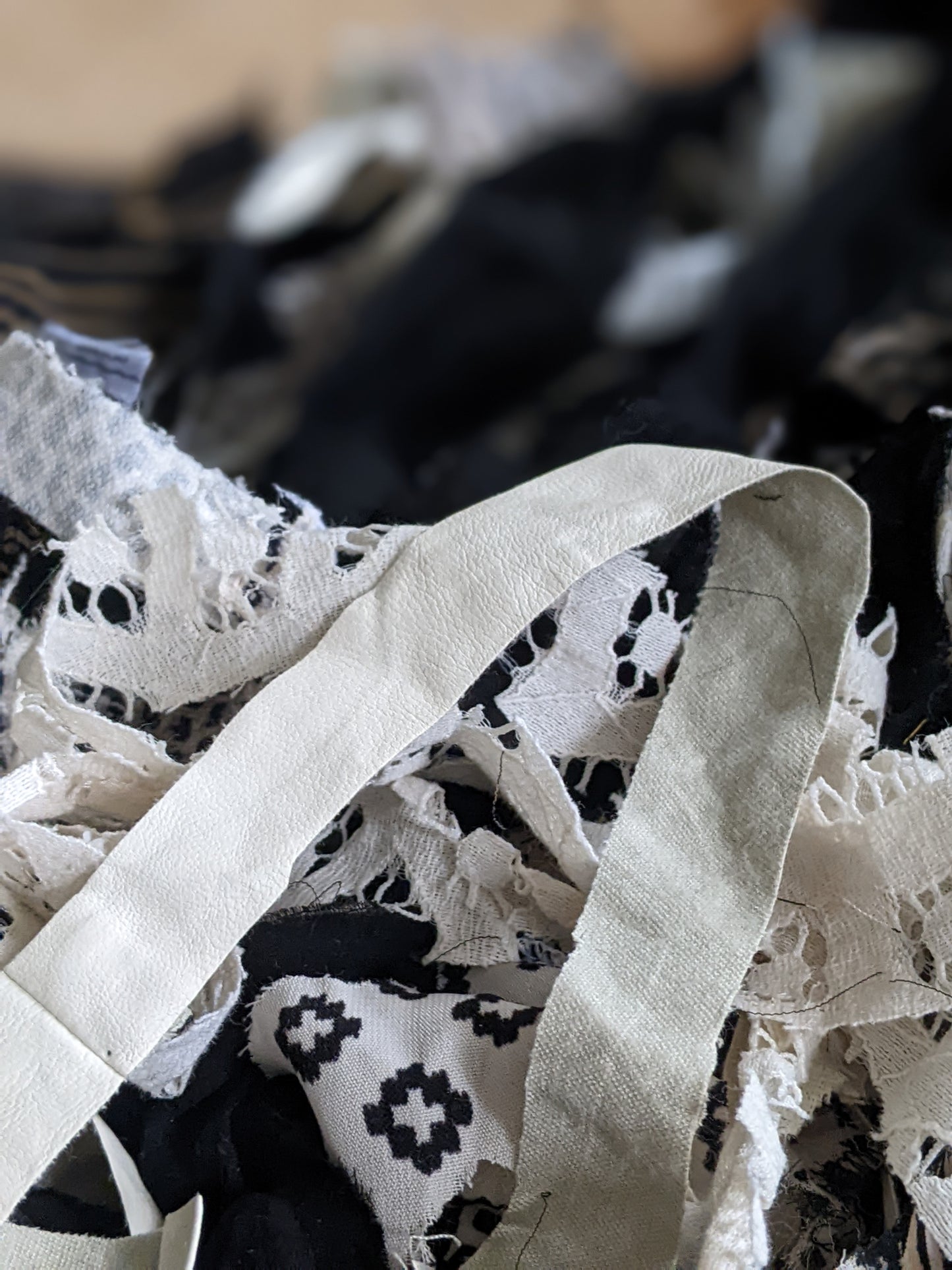 BLACK & WHITE - hand-cut ribbons from recycled fast fashion for weaving - 6 oz | 170 g