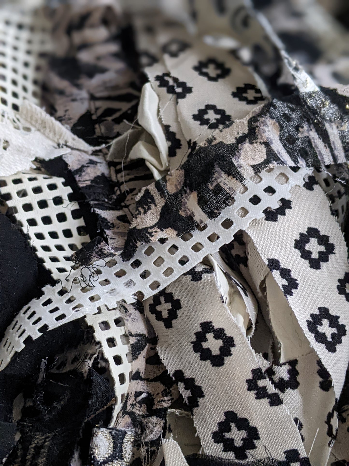 BLACK & WHITE - hand-cut ribbons from recycled fast fashion for weaving - 6 oz | 170 g