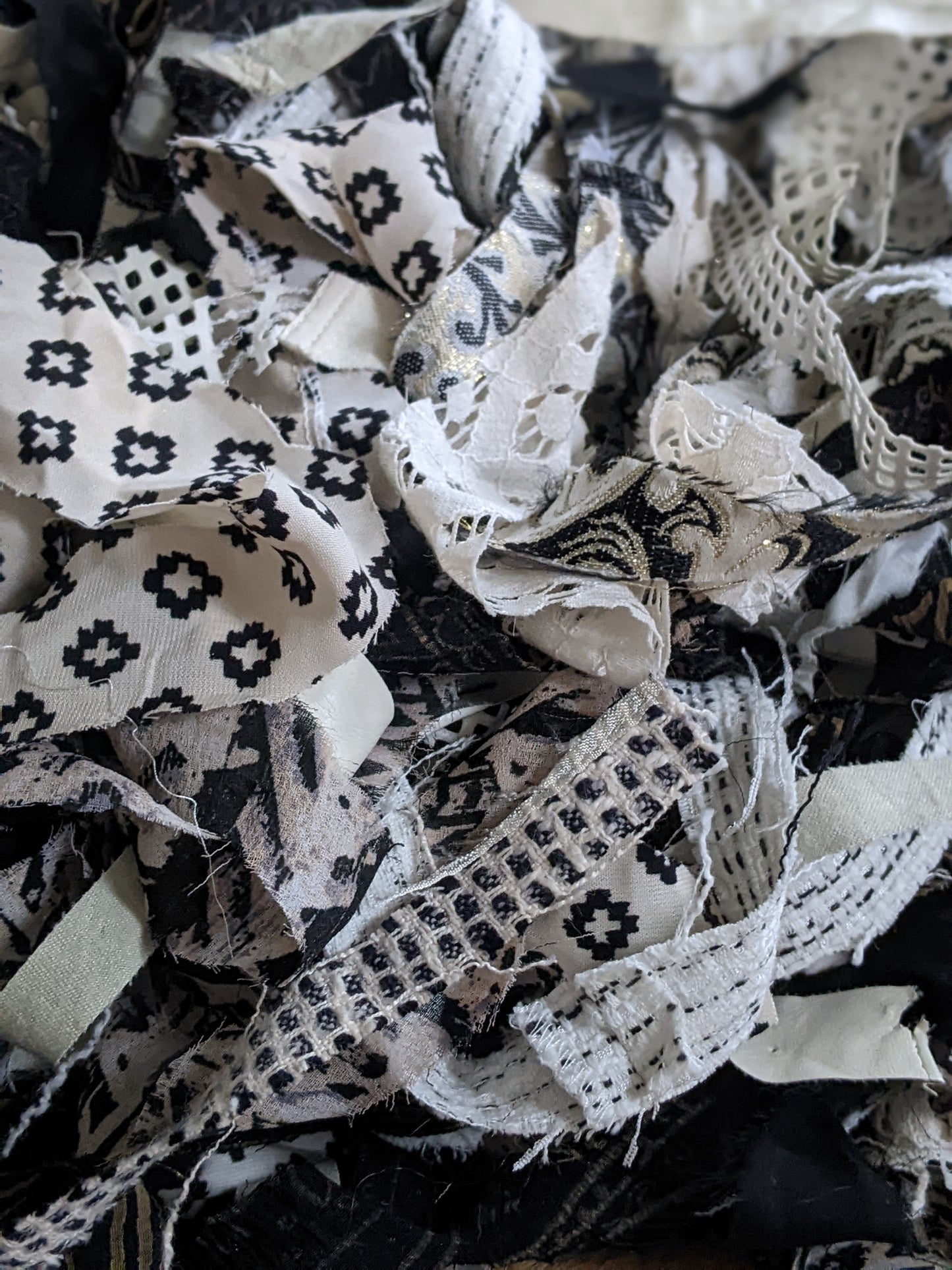 BLACK & WHITE - hand-cut ribbons from recycled fast fashion for weaving - 6 oz | 170 g
