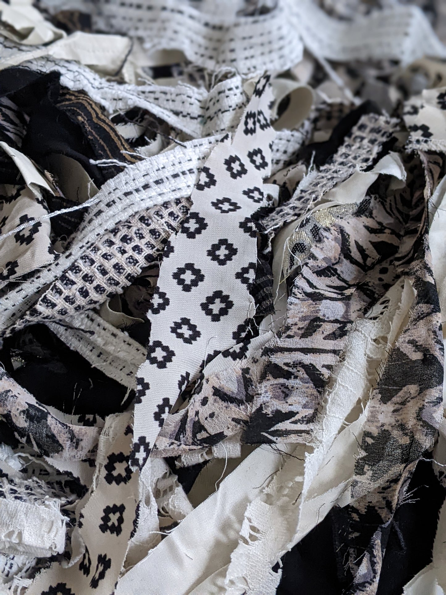 BLACK & WHITE - hand-cut ribbons from recycled fast fashion for weaving - 6 oz | 170 g